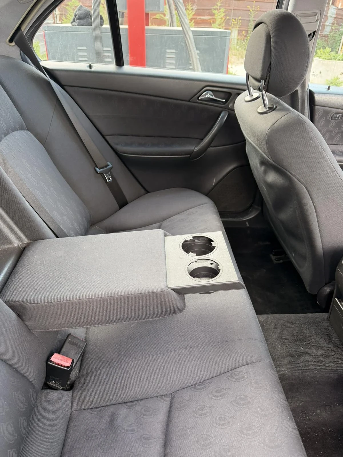 Mercedes-Benz C 180, снимка 5 - Автомобили и джипове - 54552794