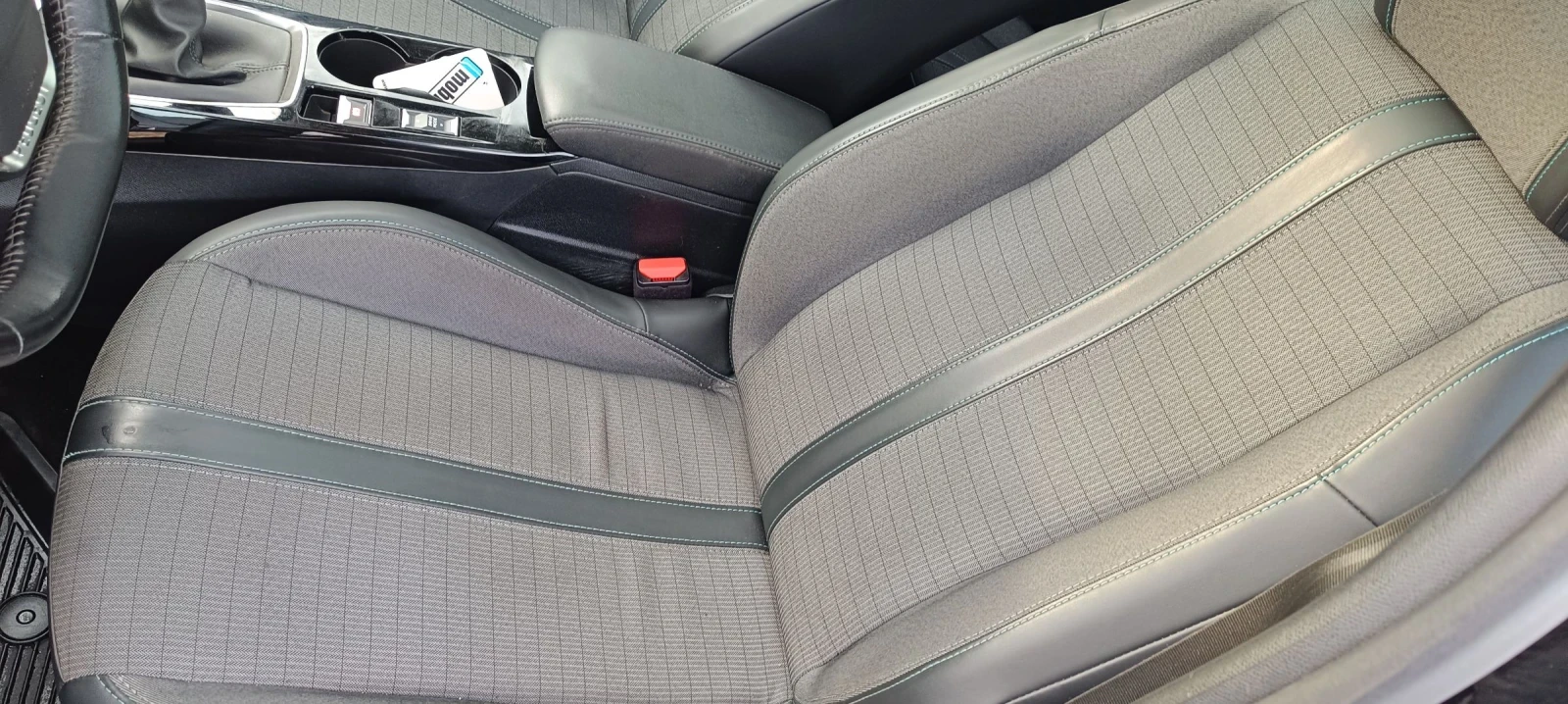 Peugeot 208 1.5HDI Panorama, снимка 11 - Автомобили и джипове - 55117851