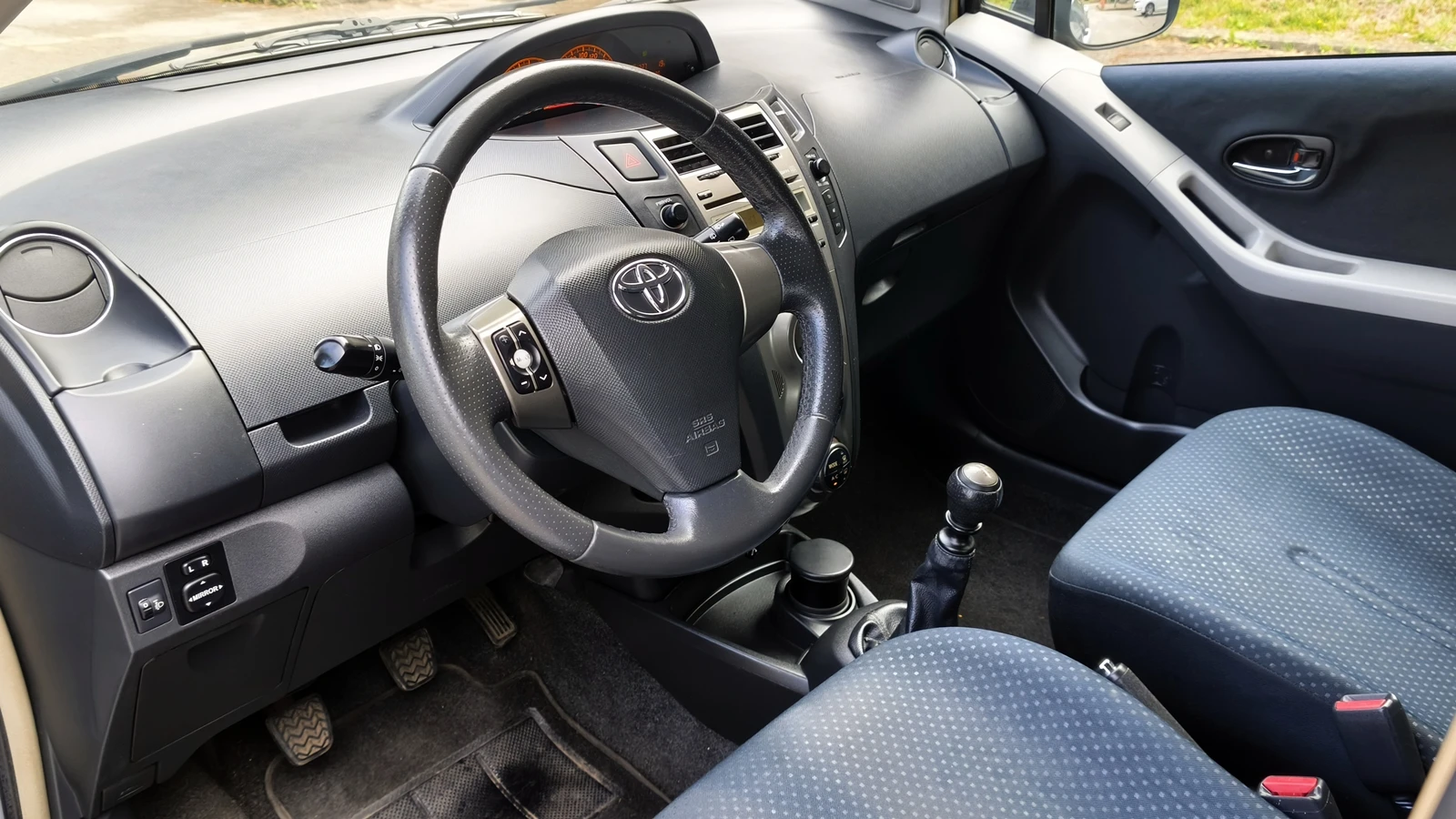 Toyota Yaris 1.3i Face 121000km., снимка 9 - Автомобили и джипове - 55279506