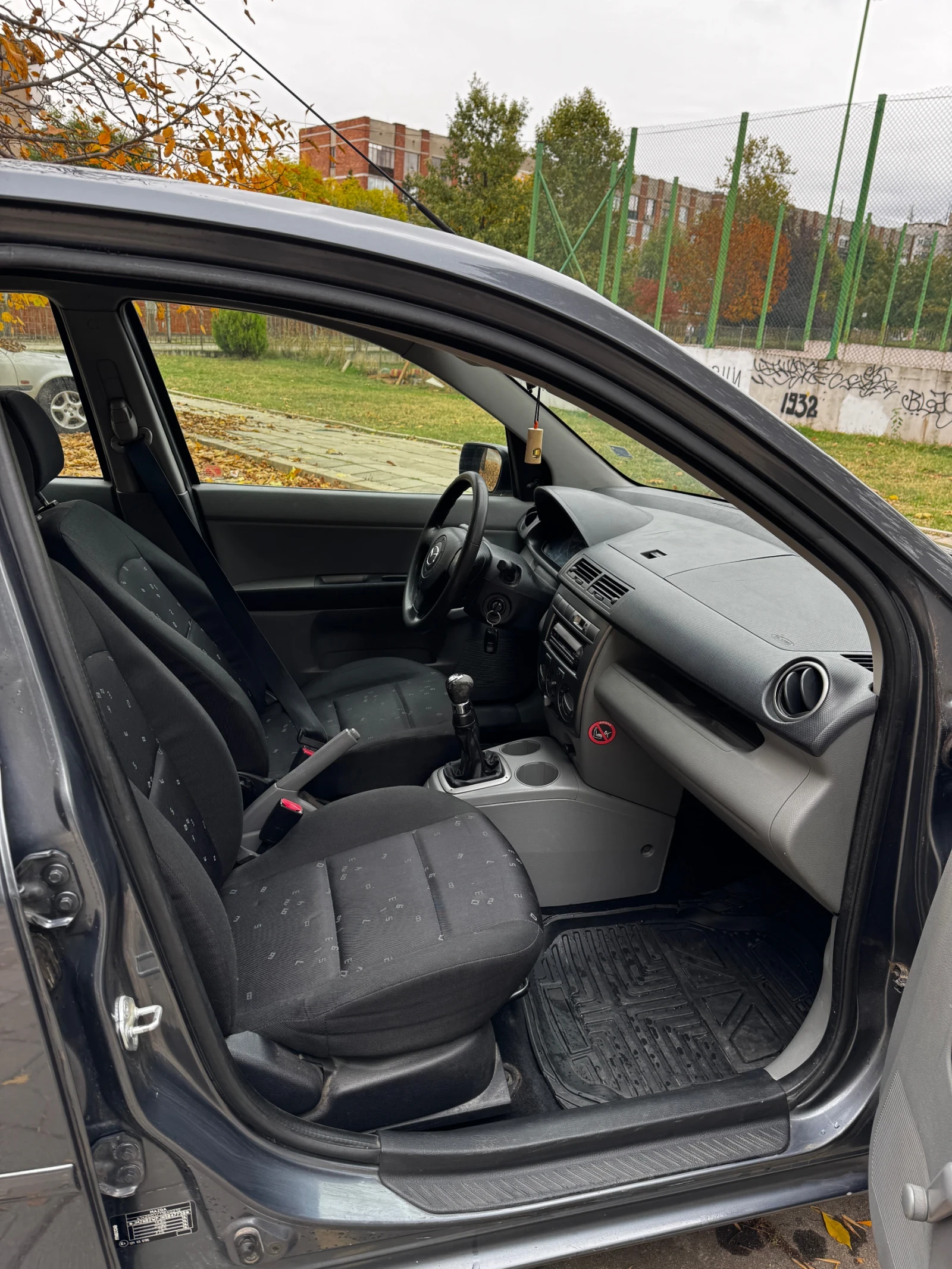Mazda 2 1, 25, снимка 8 - Автомобили и джипове - 56681471