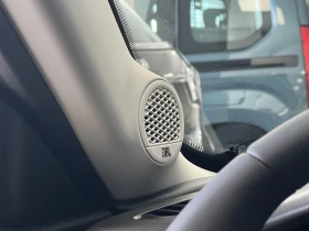 Jeep Avenger 1.2 e-Hybrid 48V, снимка 10