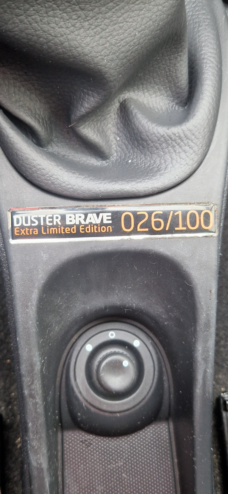 Dacia Duster 1.5dci Laureate 4x4 euro5B Brave limited 26/100, снимка 11 - Автомобили и джипове - 45316625