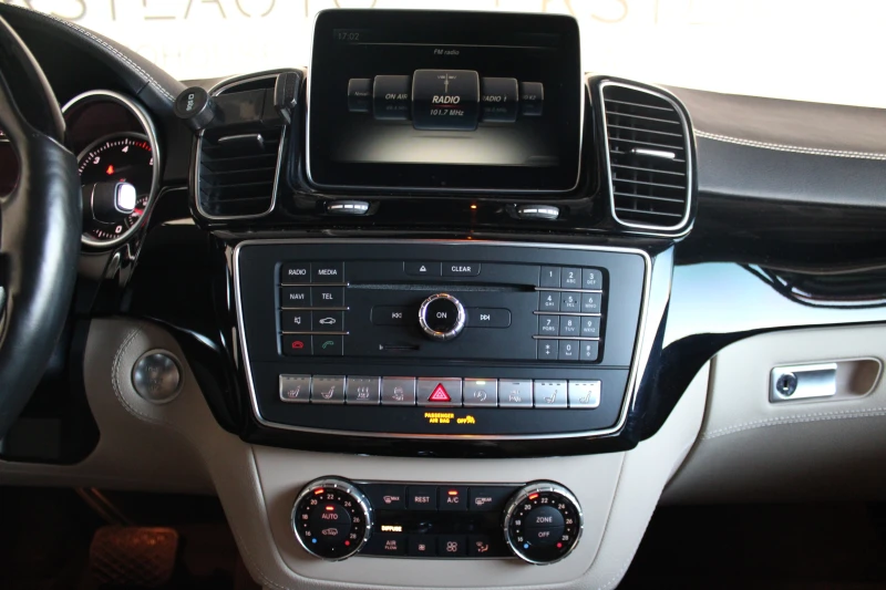 Mercedes-Benz GLE 350 d COUPE AMG HK PANO 360 TV , снимка 9 - Автомобили и джипове - 51508552