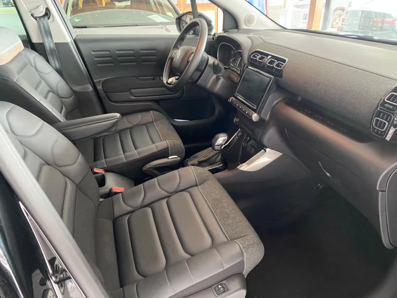 Citroen C3 Aircross 1.2/PURETECH/131HP/CARPLAY/VCONTROL/L.ASSIST/304f - изображение 9