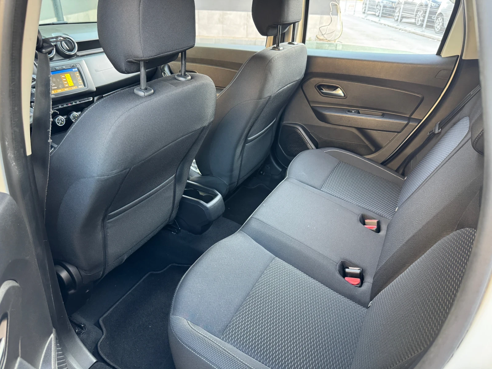 Dacia Duster 1.6i Газ/Бензин N1 // Върнат от лизинг - изображение 6