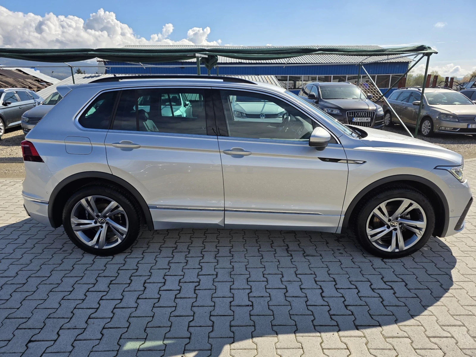 VW Tiguan 2.0TDI R-LINE Лизинг, снимка 8 - Автомобили и джипове - 54076705