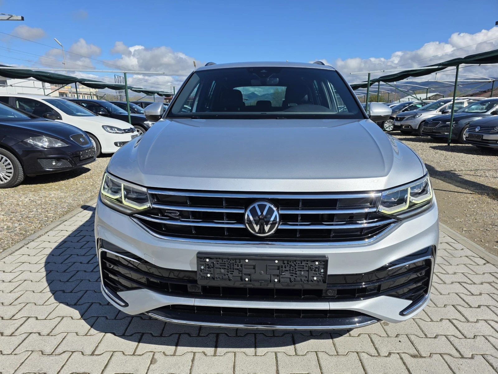 VW Tiguan 2.0TDI R-LINE Лизинг, снимка 2 - Автомобили и джипове - 54076705