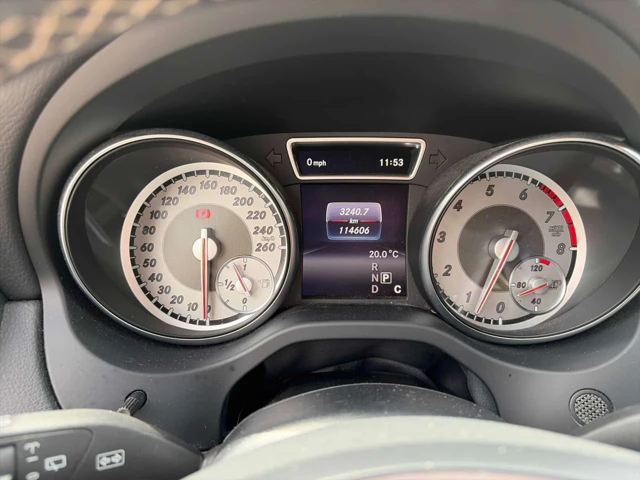 Mercedes-Benz GLA 250 4MATIC/ВТОРИ ГУМИ И ДЖАНТИ/ПОДГРЕВИ, снимка 8 - Автомобили и джипове - 54647311