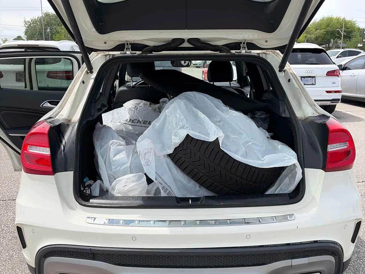 Mercedes-Benz GLA 250 4MATIC/ВТОРИ ГУМИ И ДЖАНТИ/ПОДГРЕВИ, снимка 12 - Автомобили и джипове - 54647311