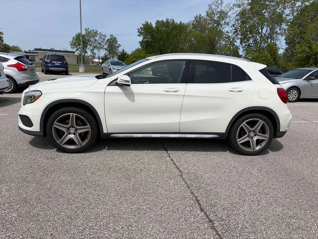 Mercedes-Benz GLA 250 4MATIC/ВТОРИ ГУМИ И ДЖАНТИ/ПОДГРЕВИ, снимка 3 - Автомобили и джипове - 54647311