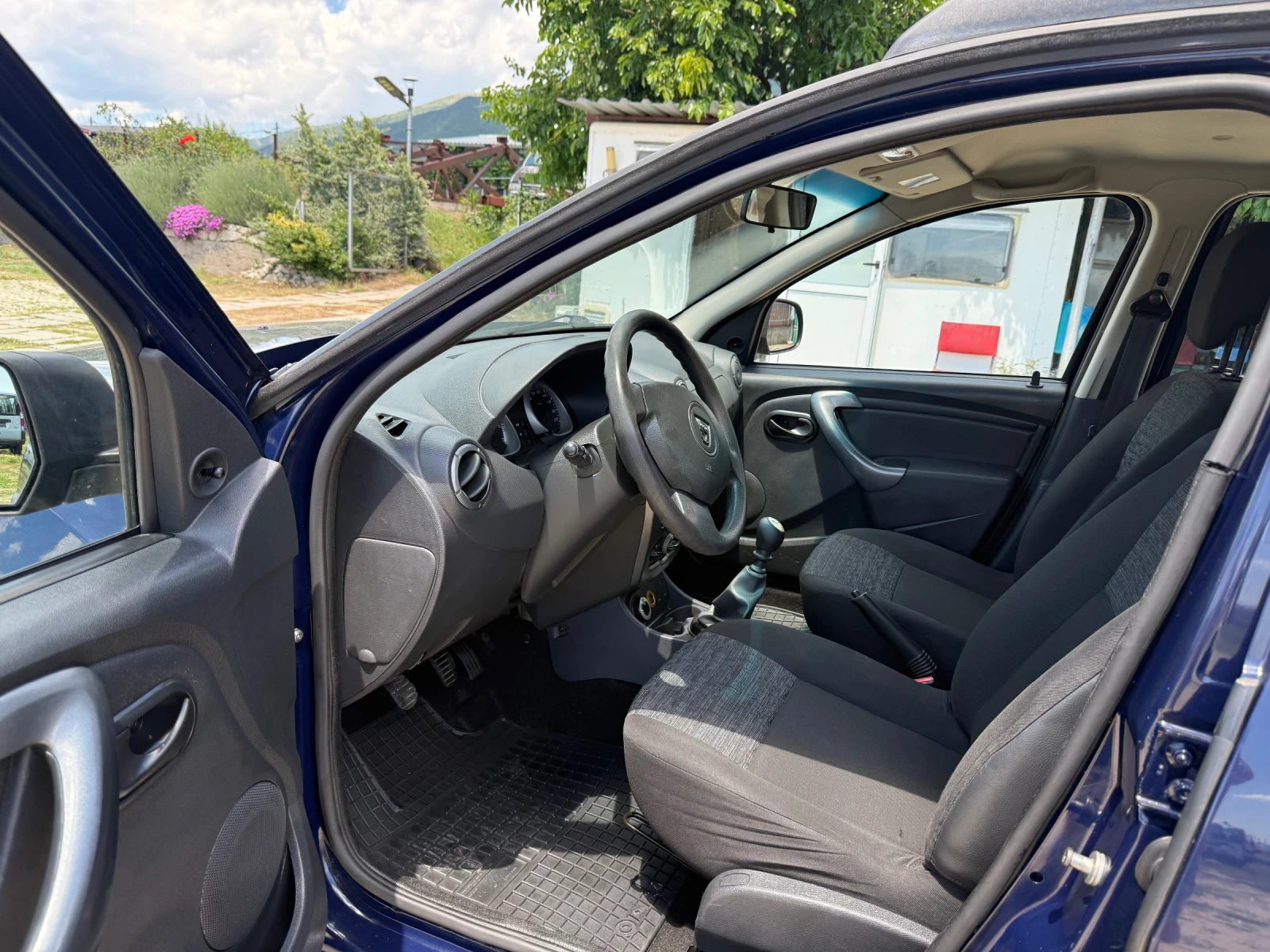 Dacia Duster 1.5 DCI 110 к.с. 4х4, снимка 13 - Автомобили и джипове - 54912341