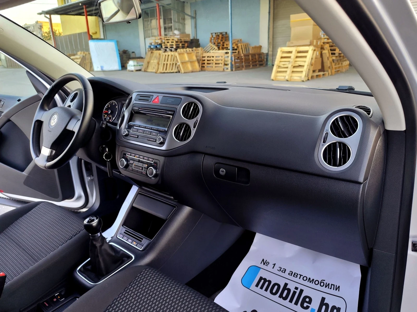 VW Tiguan 2.0TDI-140кс.EU5-6-скорости-СЕРВИЗНА КНИЖКА , снимка 17 - Автомобили и джипове - 55104911