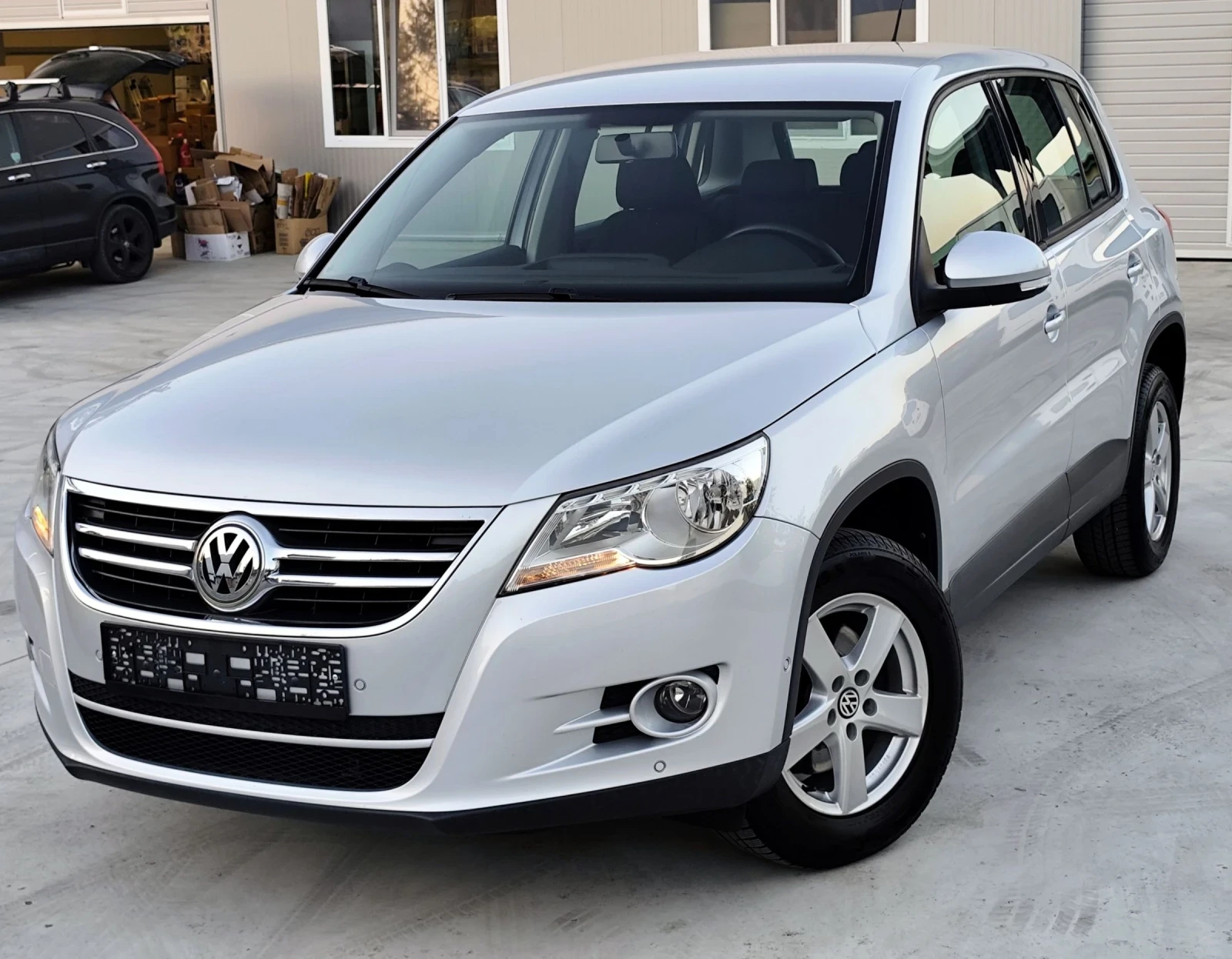 VW Tiguan 2.0TDI-140кс.EU5-6-скорости-СЕРВИЗНА КНИЖКА , снимка 3 - Автомобили и джипове - 55104911