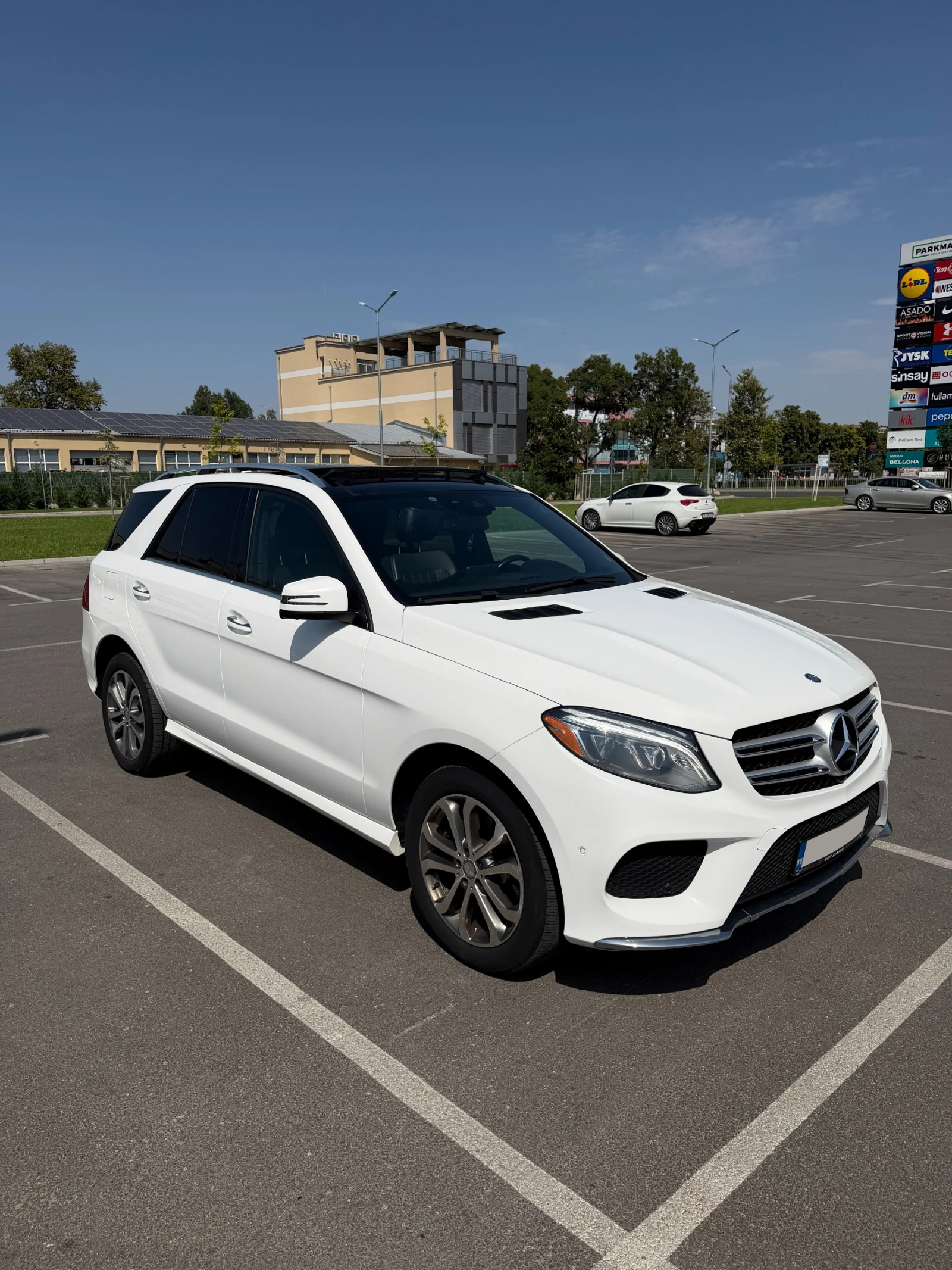 Mercedes-Benz GLE 350 AMG LINE/PANORAMA/HarmanKardon, снимка 3 - Автомобили и джипове - 55955356