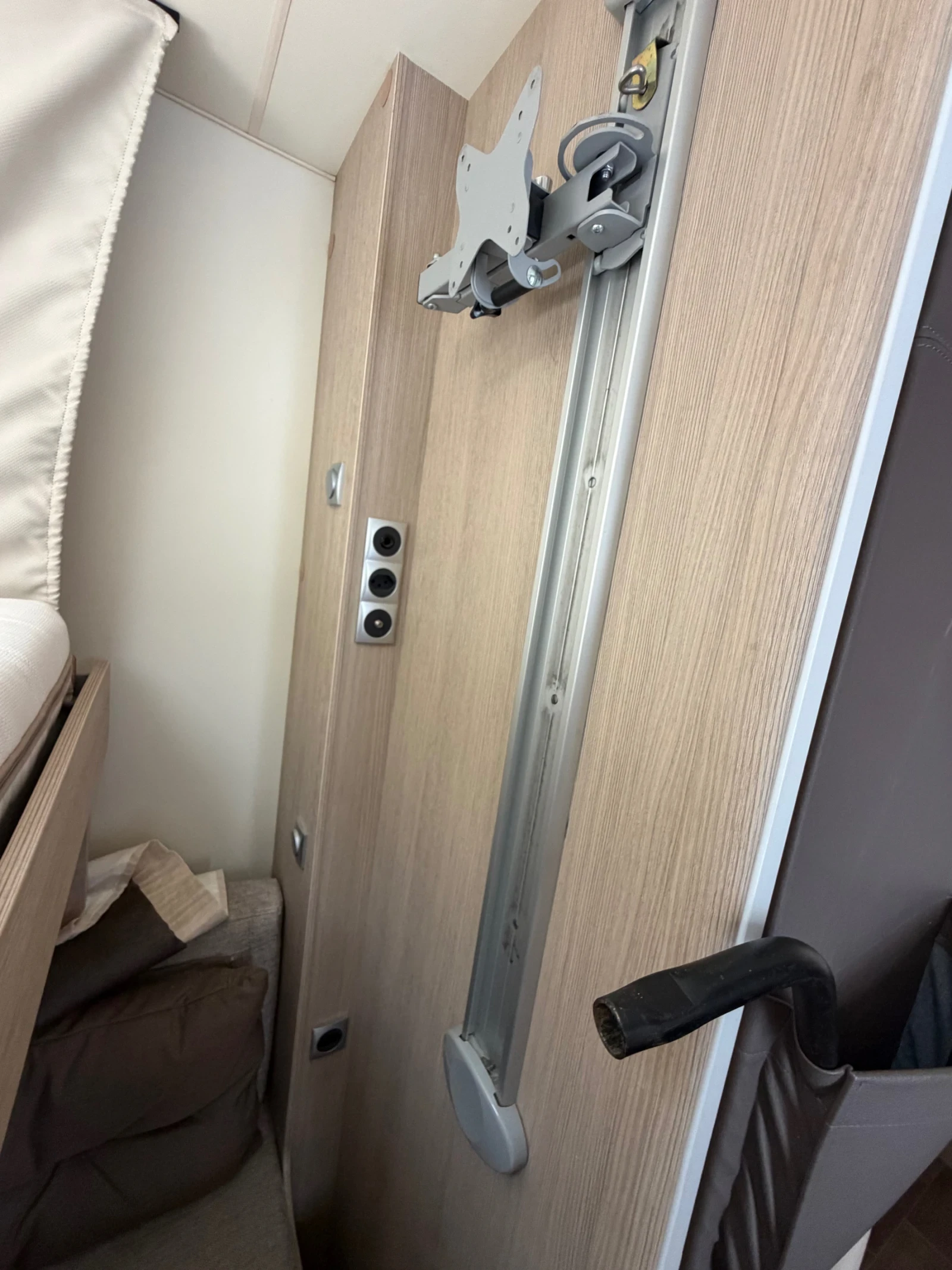Каравана Bursner Averso Plus 510 TK, снимка 14 - Каравани и кемпери - 54931571