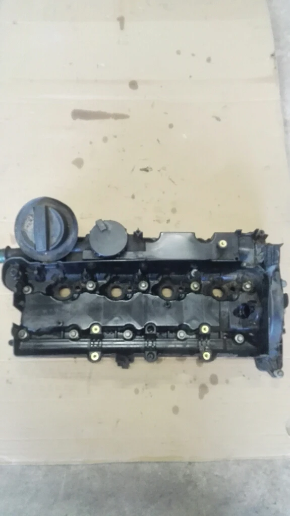 капак клапани Бмв 320д Е90