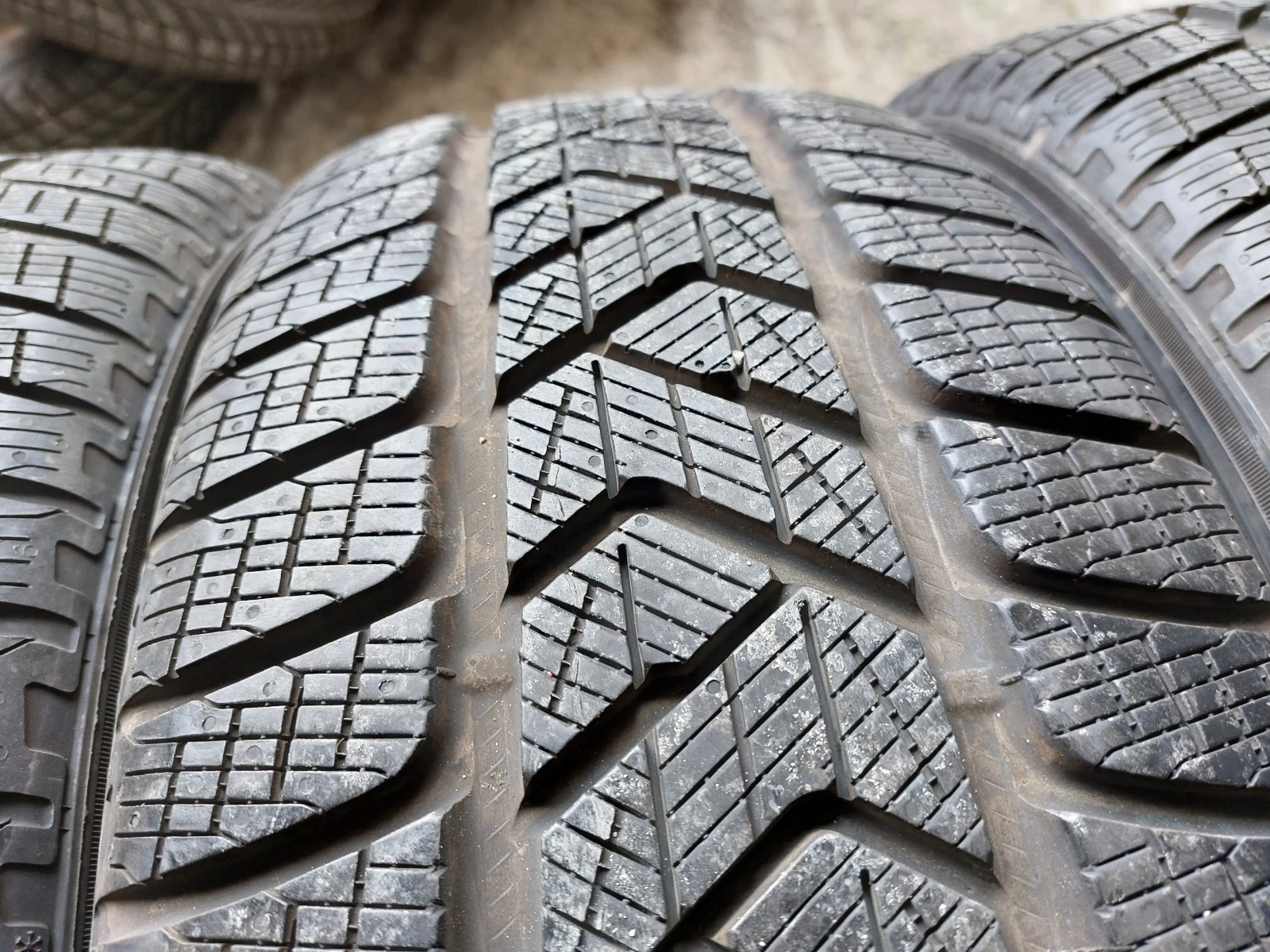 ���� 235/65R17 | Mobile.bg � ����������� 4