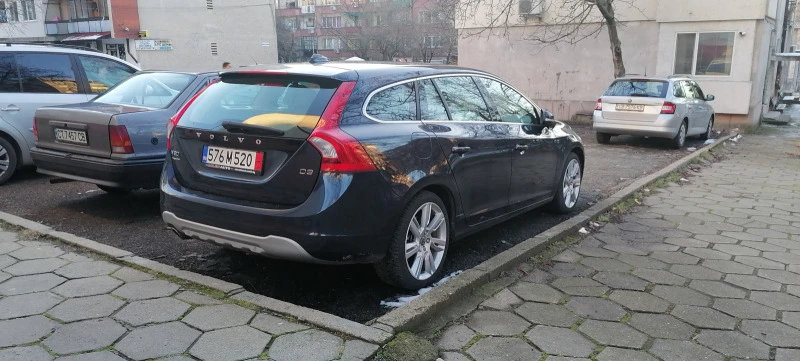 Volvo V60 (КАТО НОВА) 163к.с. Дистроник, снимка 6 - Автомобили и джипове - 46011324