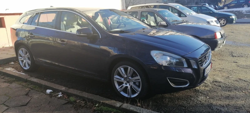 Volvo V60 (КАТО НОВА) 163к.с. Дистроник, снимка 3 - Автомобили и джипове - 46011324