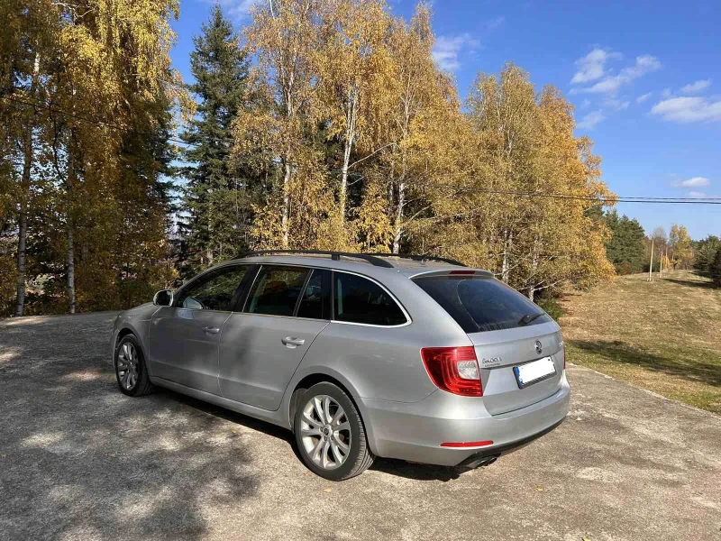 Skoda Superb, снимка 4 - Автомобили и джипове - 47827522