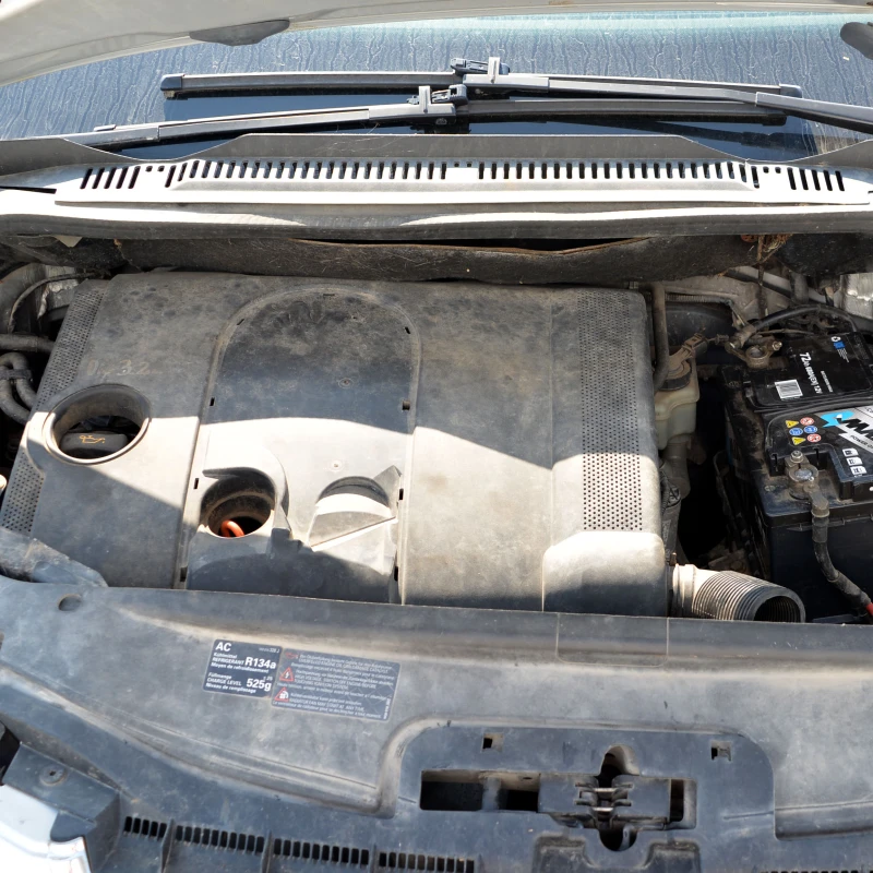 VW Touran 1.6 FSI, снимка 7 - Автомобили и джипове - 51293420