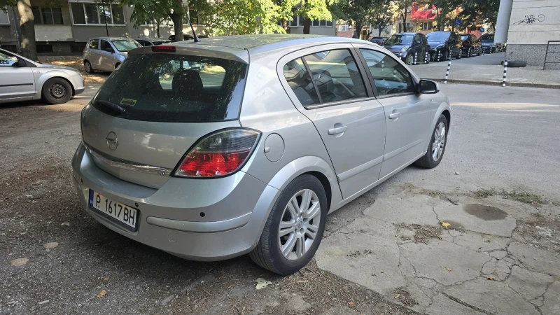 Opel Astra H, снимка 4 - Автомобили и джипове - 51302458