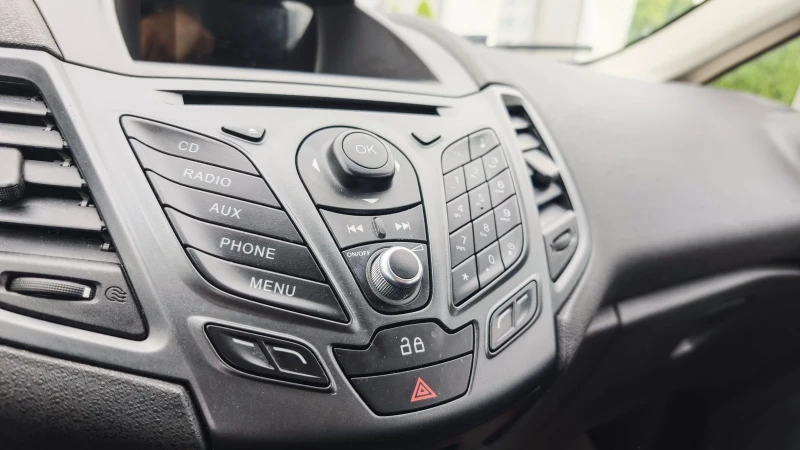 Ford Fiesta 1.4i 97kc.ГАЗ, снимка 12 - Автомобили и джипове - 51708133