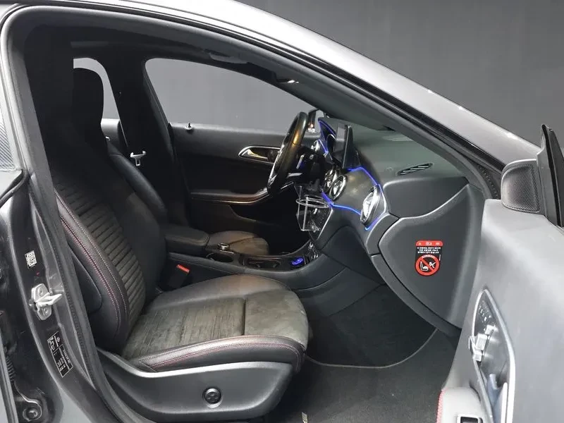 Mercedes-Benz CLA 2.5, снимка 11 - Автомобили и джипове - 54287772