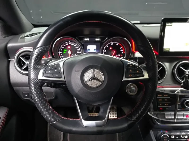 Mercedes-Benz CLA 2.5, снимка 13 - Автомобили и джипове - 54287772
