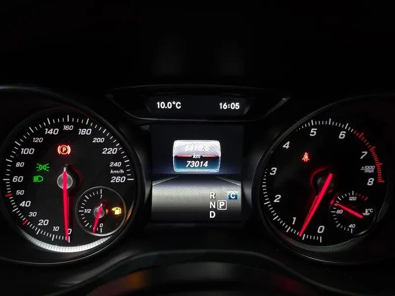 Mercedes-Benz CLA 2.5, снимка 8 - Автомобили и джипове - 54287772