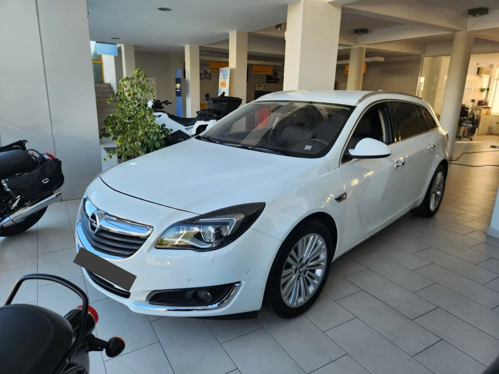 Opel Insignia COSMO B20DTH AT6 - изображение 3