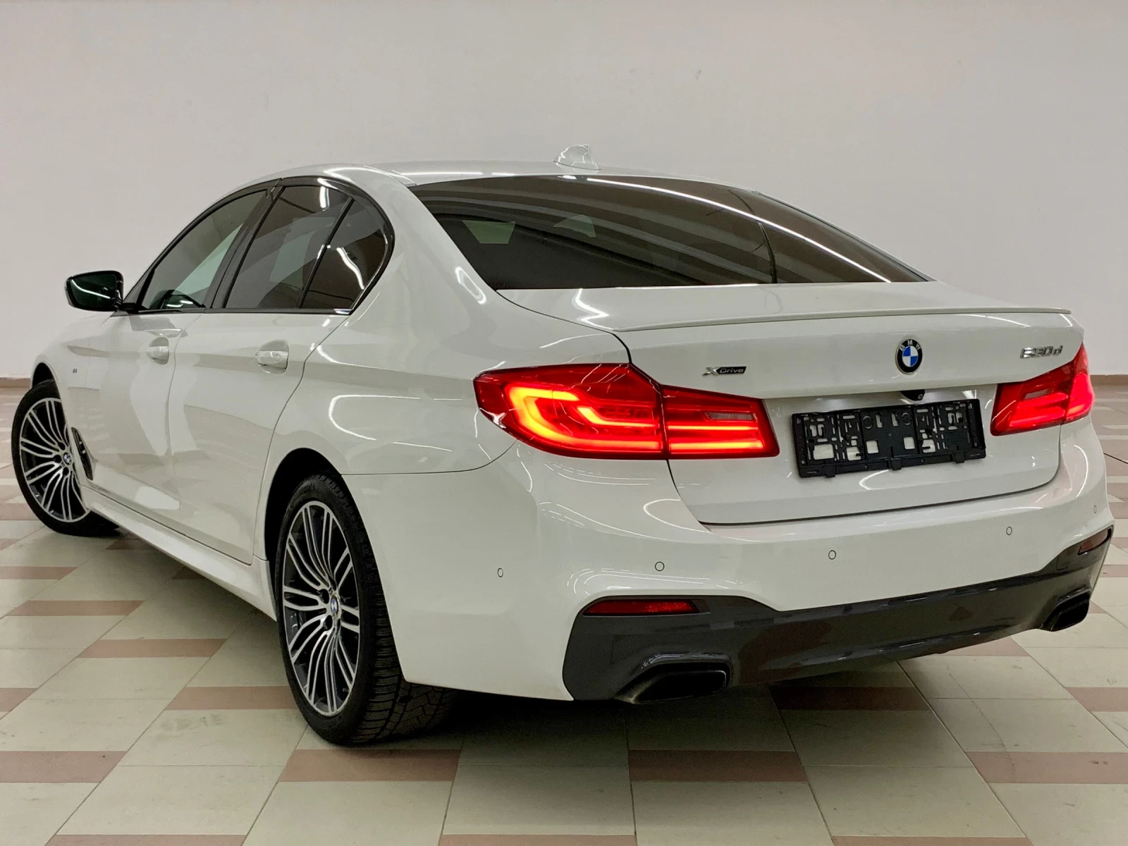 BMW 530 d Xdrive M-paket #OBDUH#DIS#CAM360#KeyLes#HUD#MEMO - изображение 4