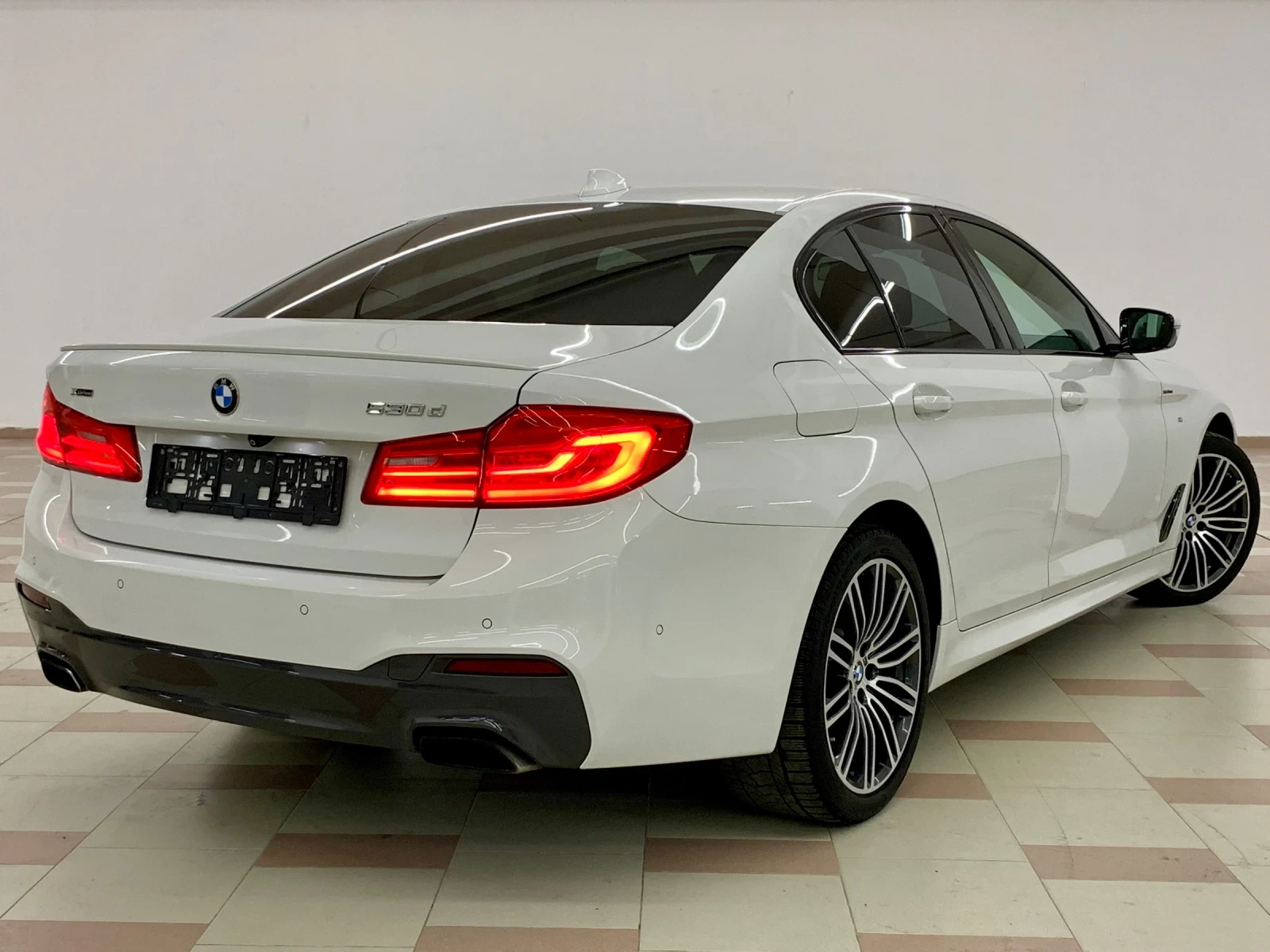 BMW 530 d Xdrive M-paket #OBDUH#DIS#CAM360#KeyLes#HUD#MEMO - изображение 2