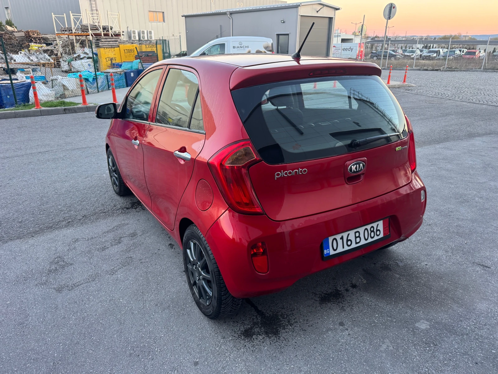 Kia Picanto 1.0 KLİMATRONİC - изображение 8