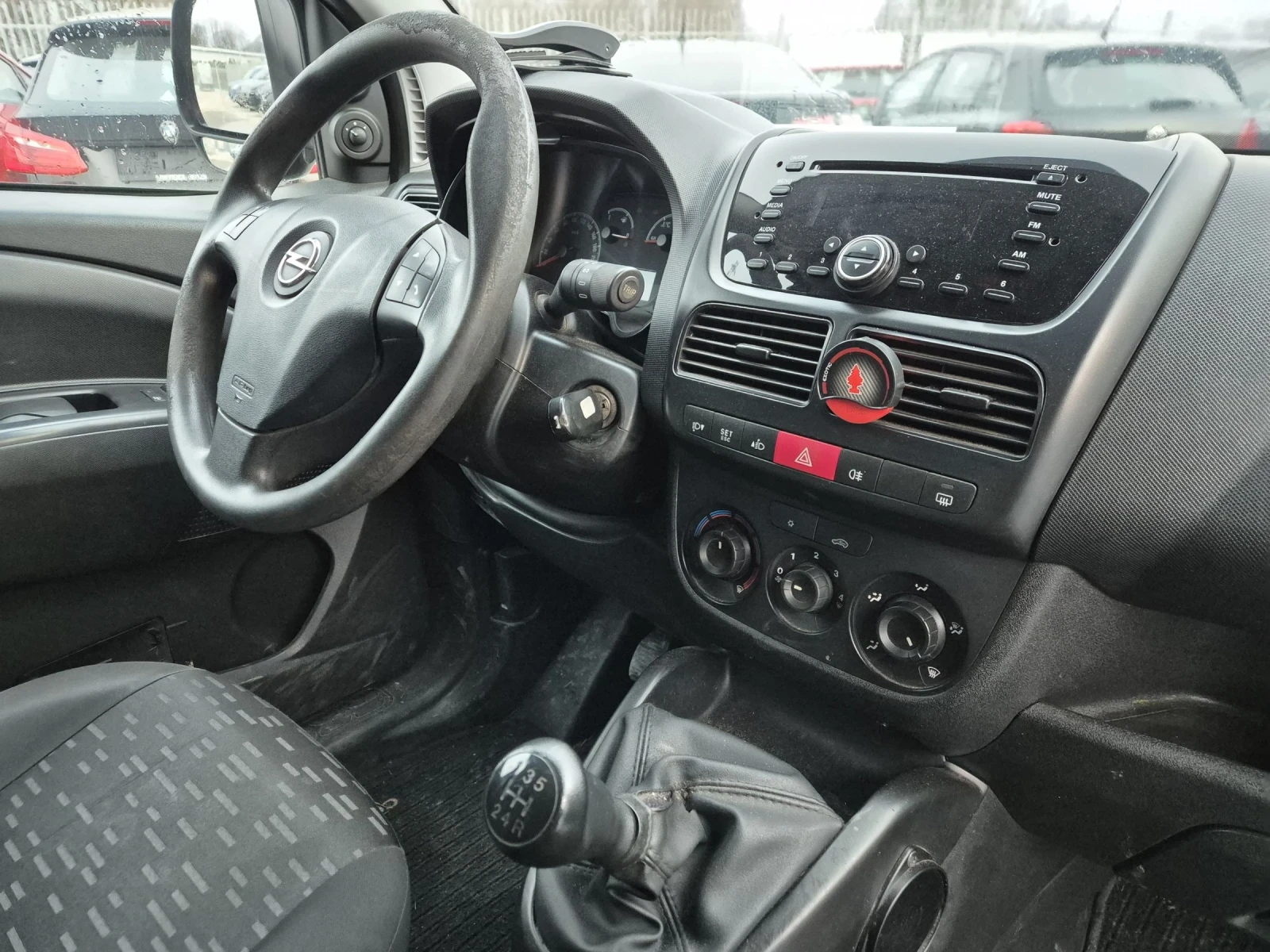 Opel Combo 1.3CDTI, снимка 14 - Автомобили и джипове - 52588103