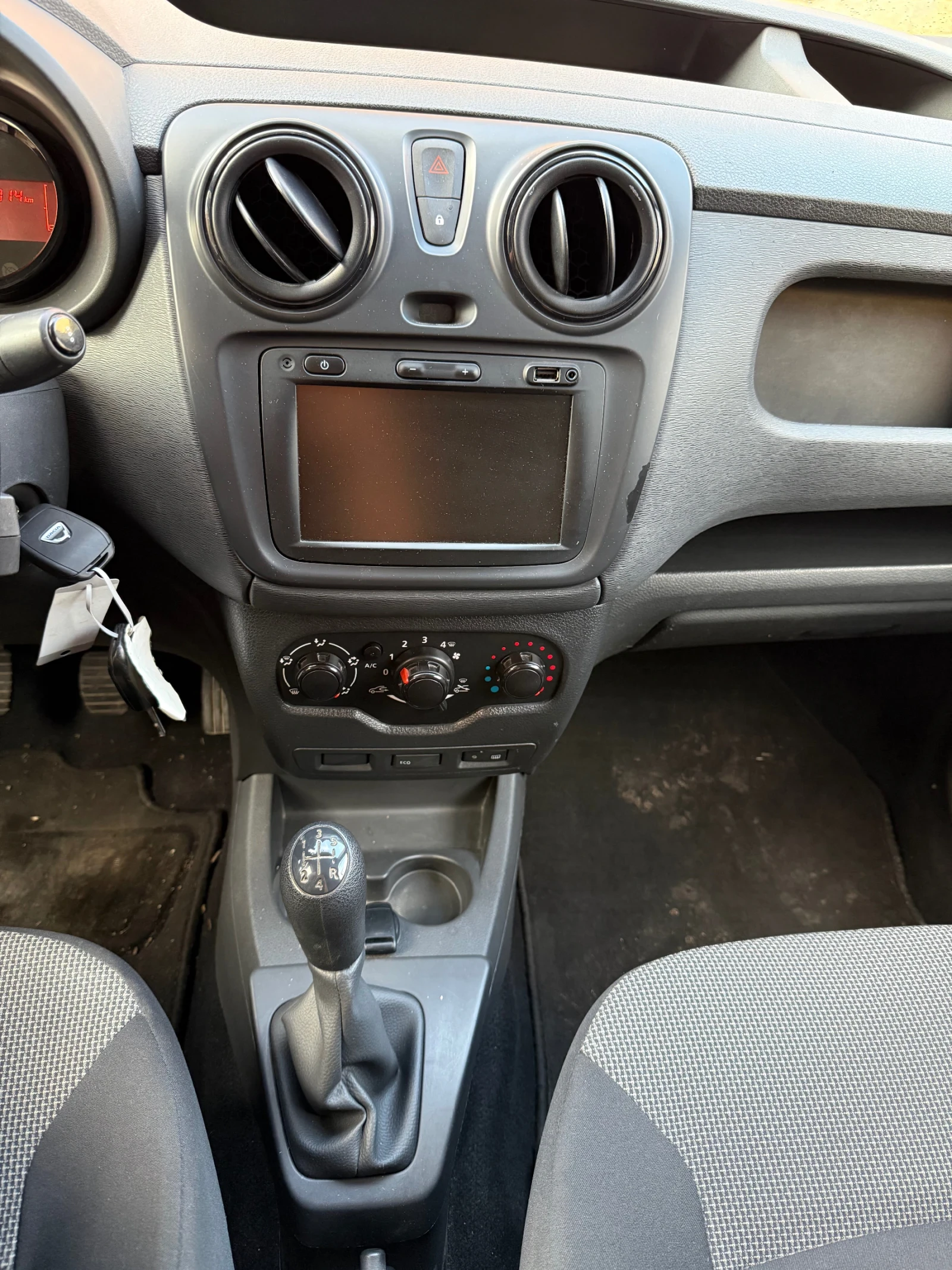 Dacia Dokker 1.5 dCi (90Hp), снимка 11 - Автомобили и джипове - 53738591