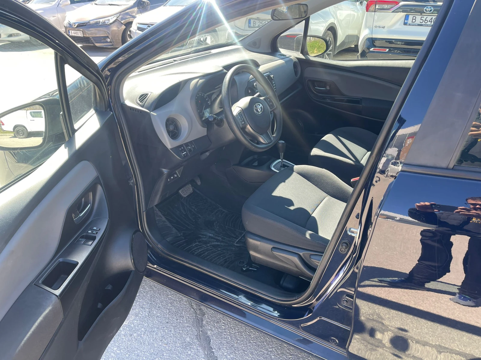 Toyota Yaris  HYBRID/1.5/КАМЕРА/НАВИГАЦИЯ, снимка 6 - Автомобили и джипове - 53827759