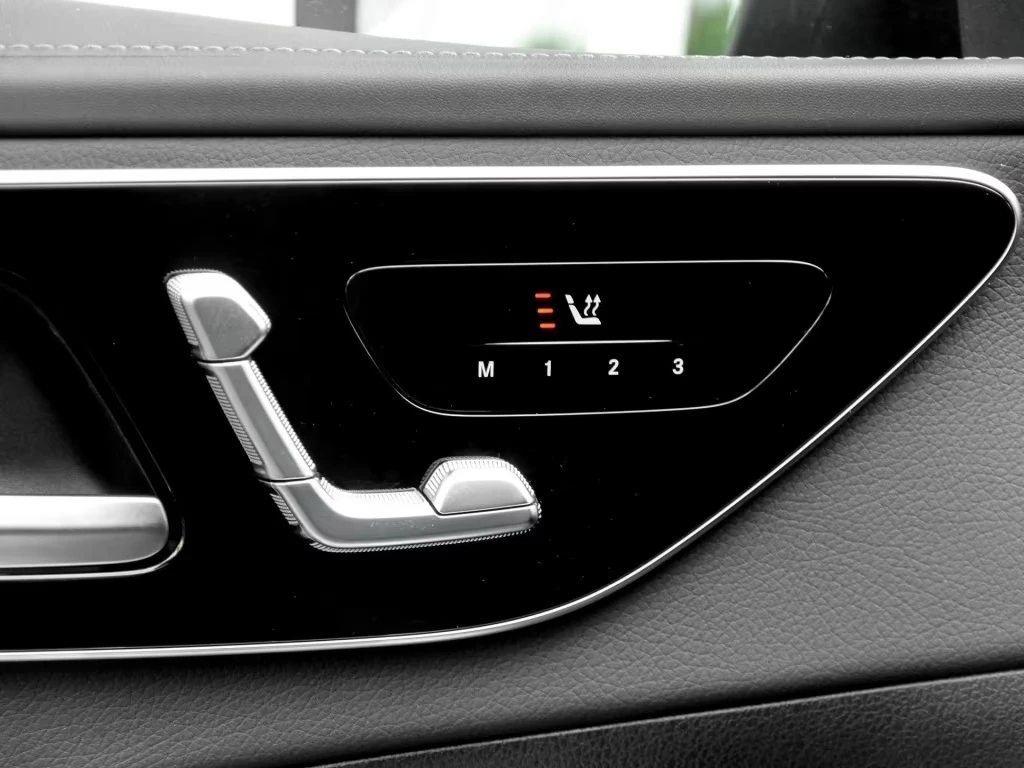 Mercedes-Benz E 200 AMG / 4 MATIC / 360 / MILD HYBRID / KEYLESS, снимка 7 - Автомобили и джипове - 54817014