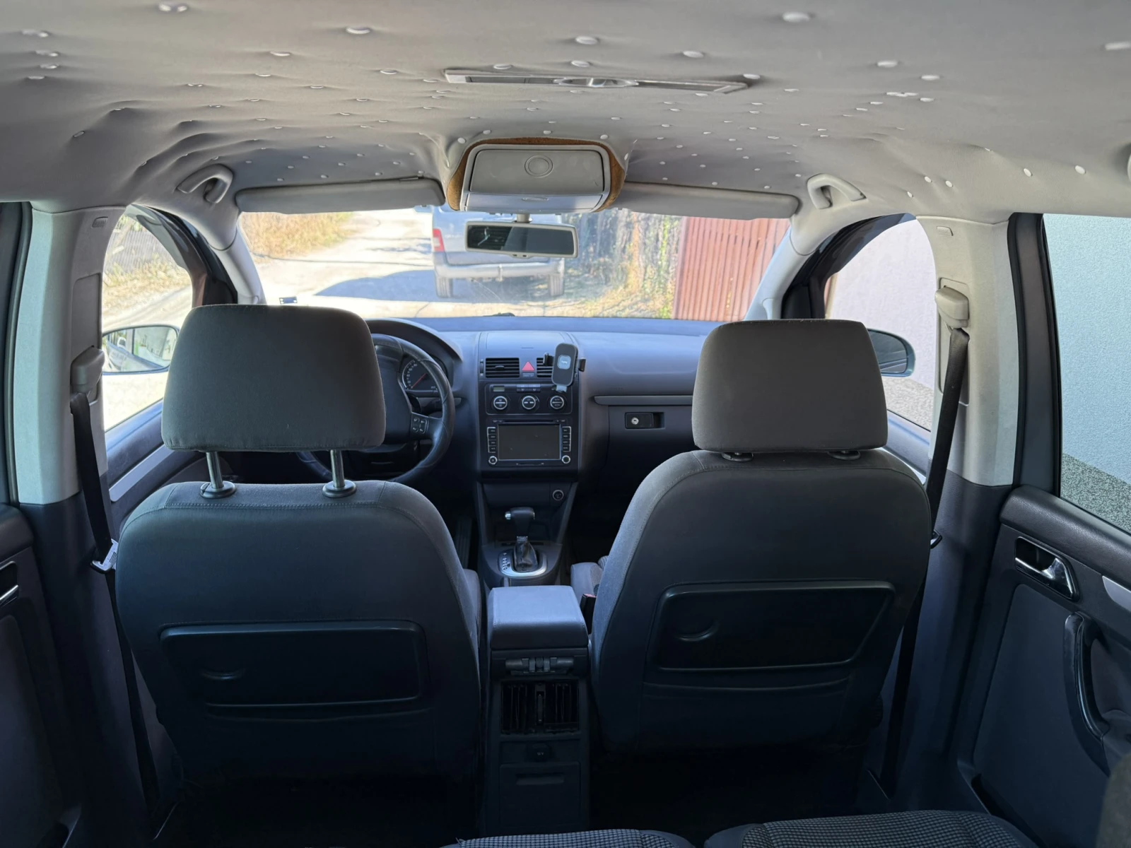 VW Touran 2.0TDI, снимка 6 - Автомобили и джипове - 54820049
