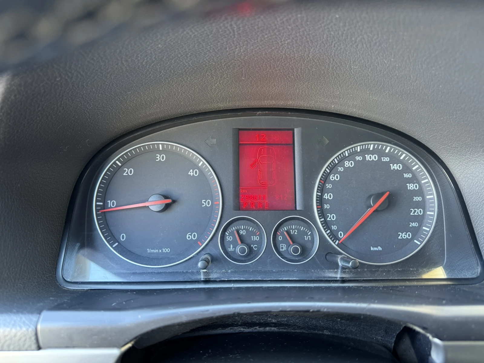 VW Touran 2.0TDI, снимка 7 - Автомобили и джипове - 54820049