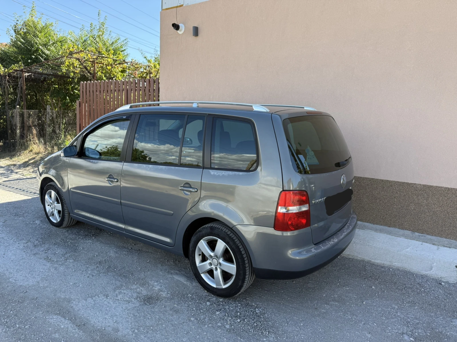 VW Touran 2.0TDI, снимка 3 - Автомобили и джипове - 54820049