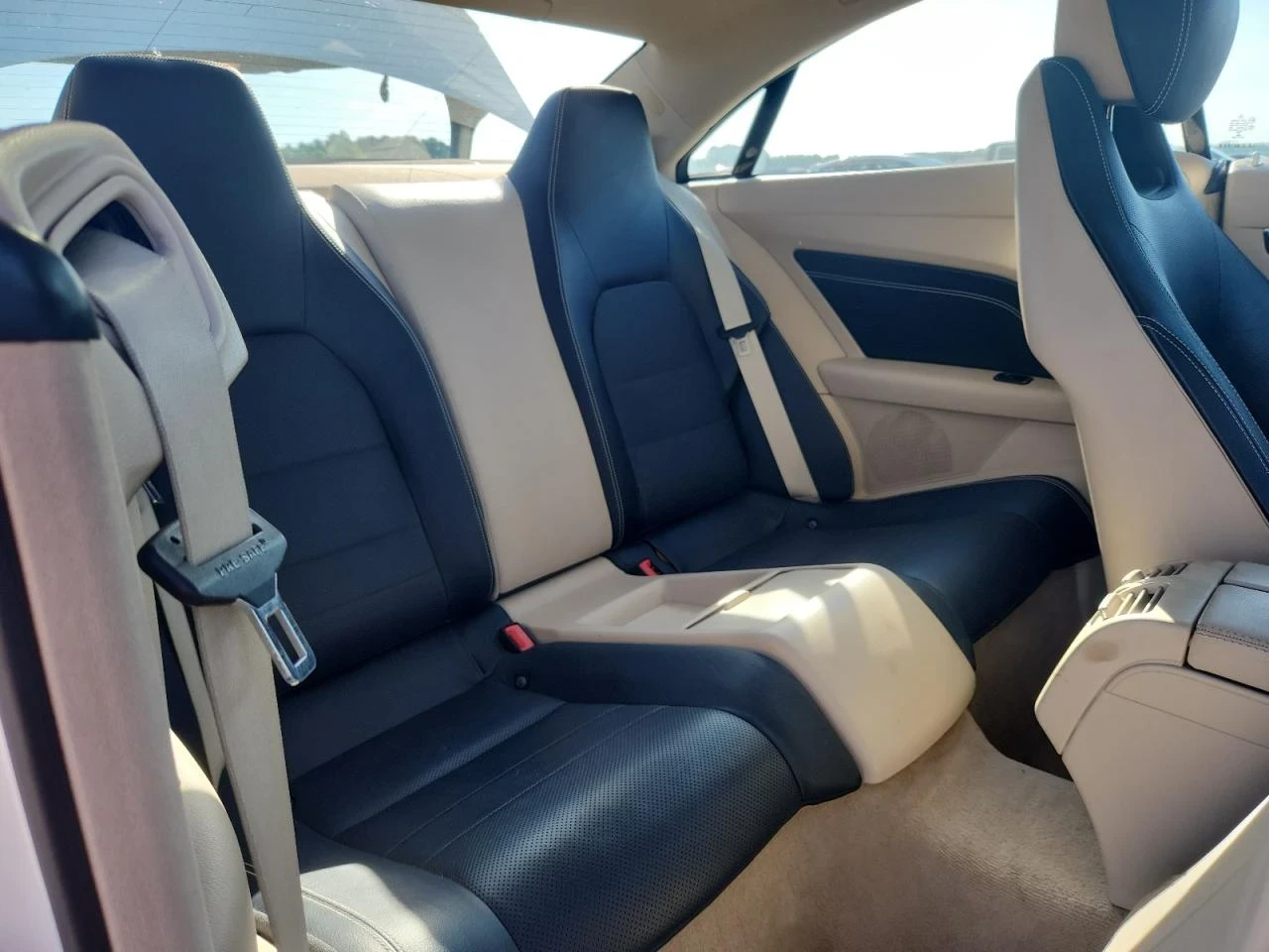 Mercedes-Benz E 400 PANO | BICOLOUR INTERIOR | ПОДГРЕВ | MEMORY, снимка 9 - Автомобили и джипове - 54933440