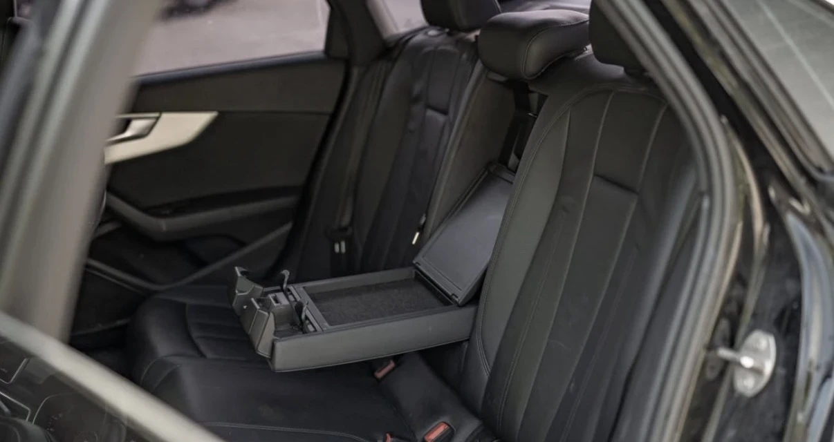 Audi A4 TECHNIK * S LINE * QUATTRO * CARPLAY * CARFAX * , снимка 12 - Автомобили и джипове - 55098692