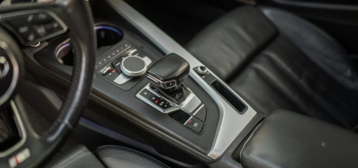 Audi A4 TECHNIK * S LINE * QUATTRO * CARPLAY * CARFAX * , снимка 10 - Автомобили и джипове - 55098692