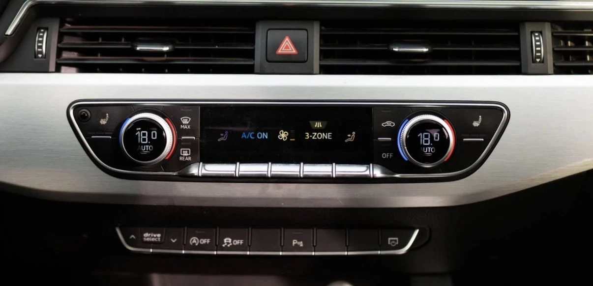 Audi A4 TECHNIK * S LINE * QUATTRO * CARPLAY * CARFAX * , снимка 9 - Автомобили и джипове - 55098692