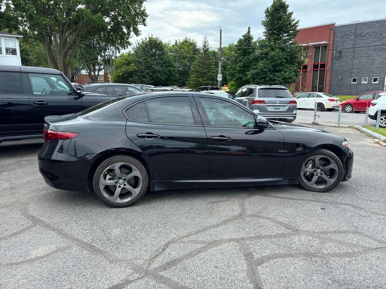 Alfa Romeo Giulia * 4dr Sdn AWD * CARFAX * ЦЕНА ДО БГ, снимка 4 - Автомобили и джипове - 55224948