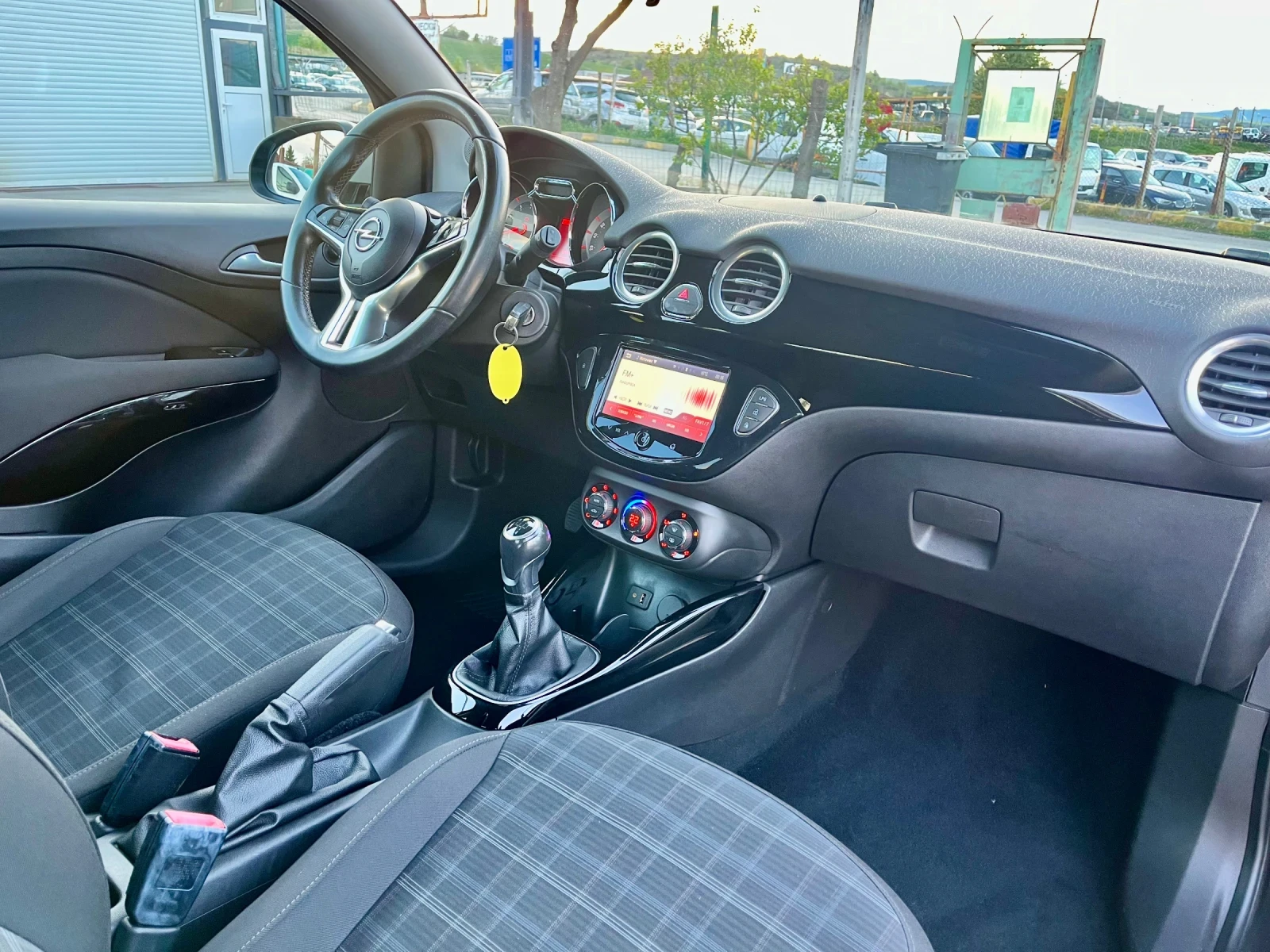 Opel Adam 1.4 16V / GPL, снимка 11 - Автомобили и джипове - 55411600