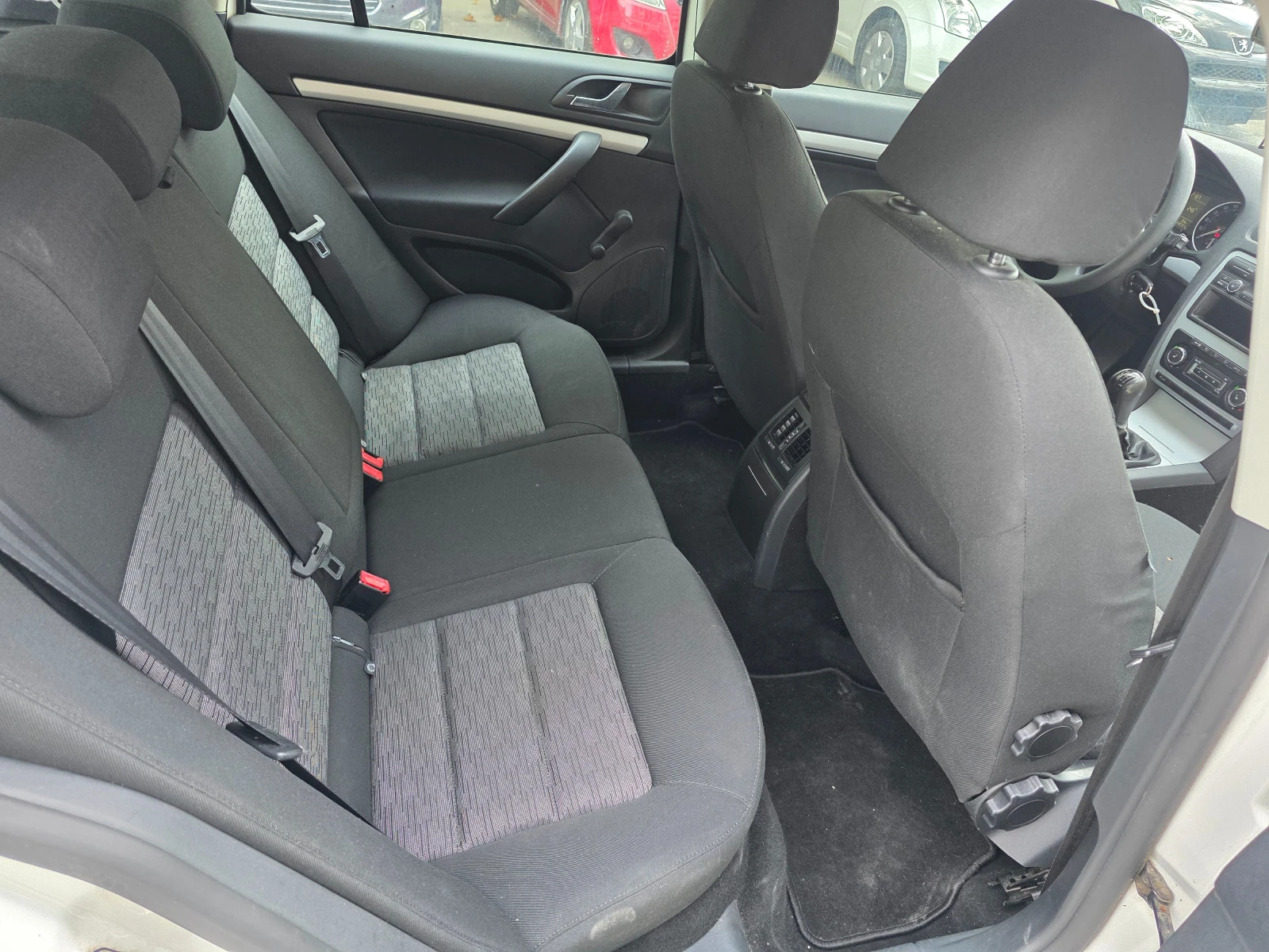 Skoda Octavia 1.2 TSI обслужена с вериги, снимка 11 - Автомобили и джипове - 55596773