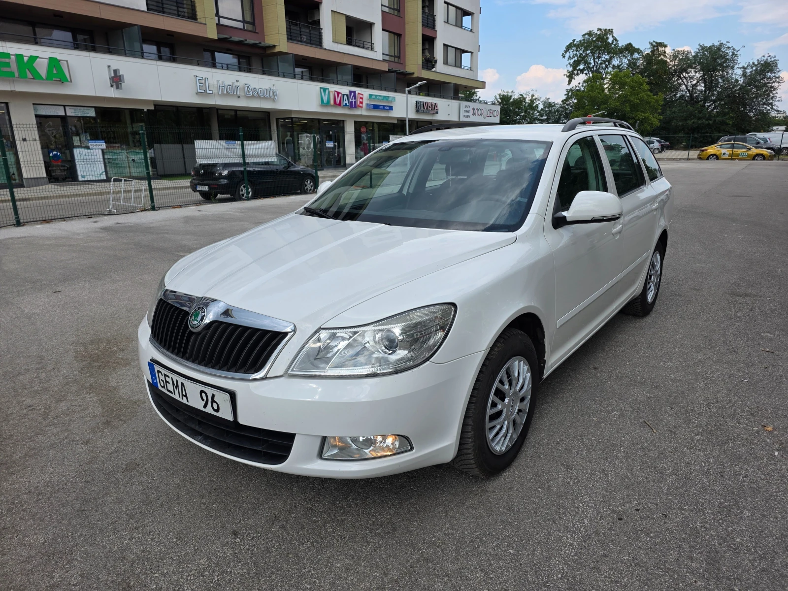 Skoda Octavia 1.2 TSI обслужена с вериги, снимка 3 - Автомобили и джипове - 55596773