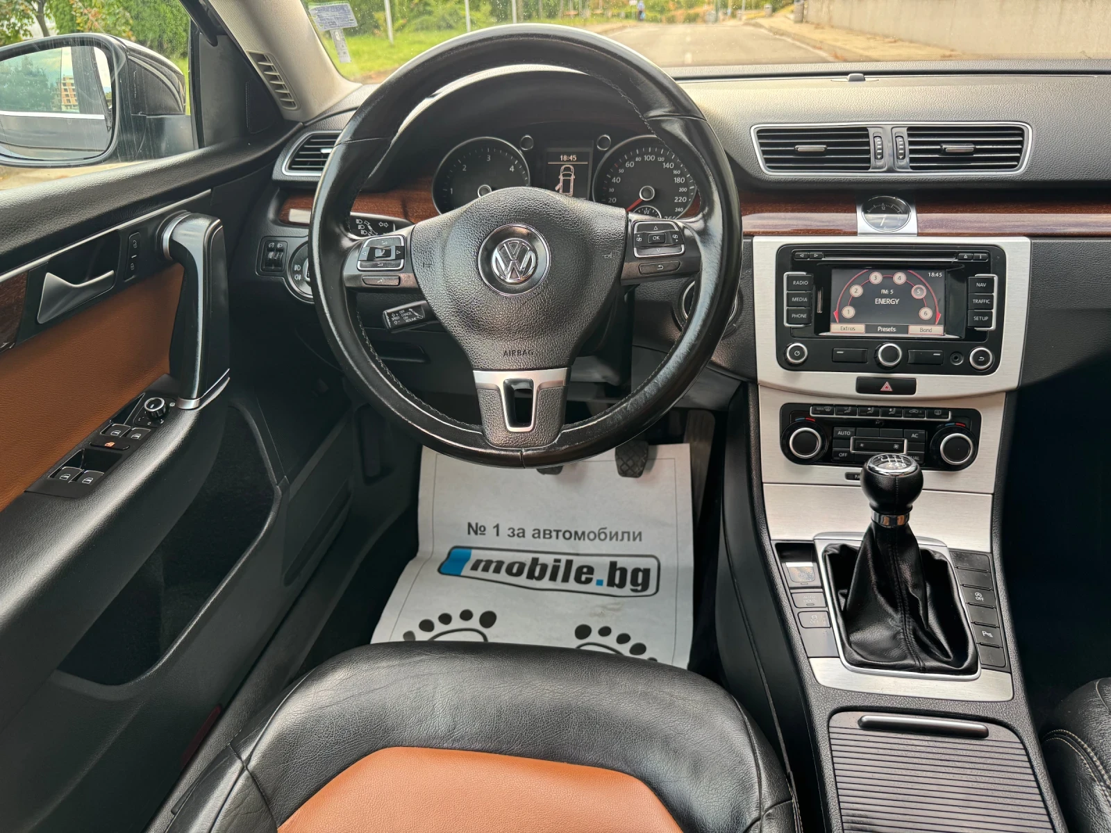VW Passat 1.6 TDI Panorama Koja, снимка 14 - Автомобили и джипове - 55931346